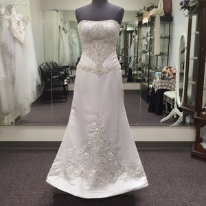 Private Label mermaid with detachable train Size12